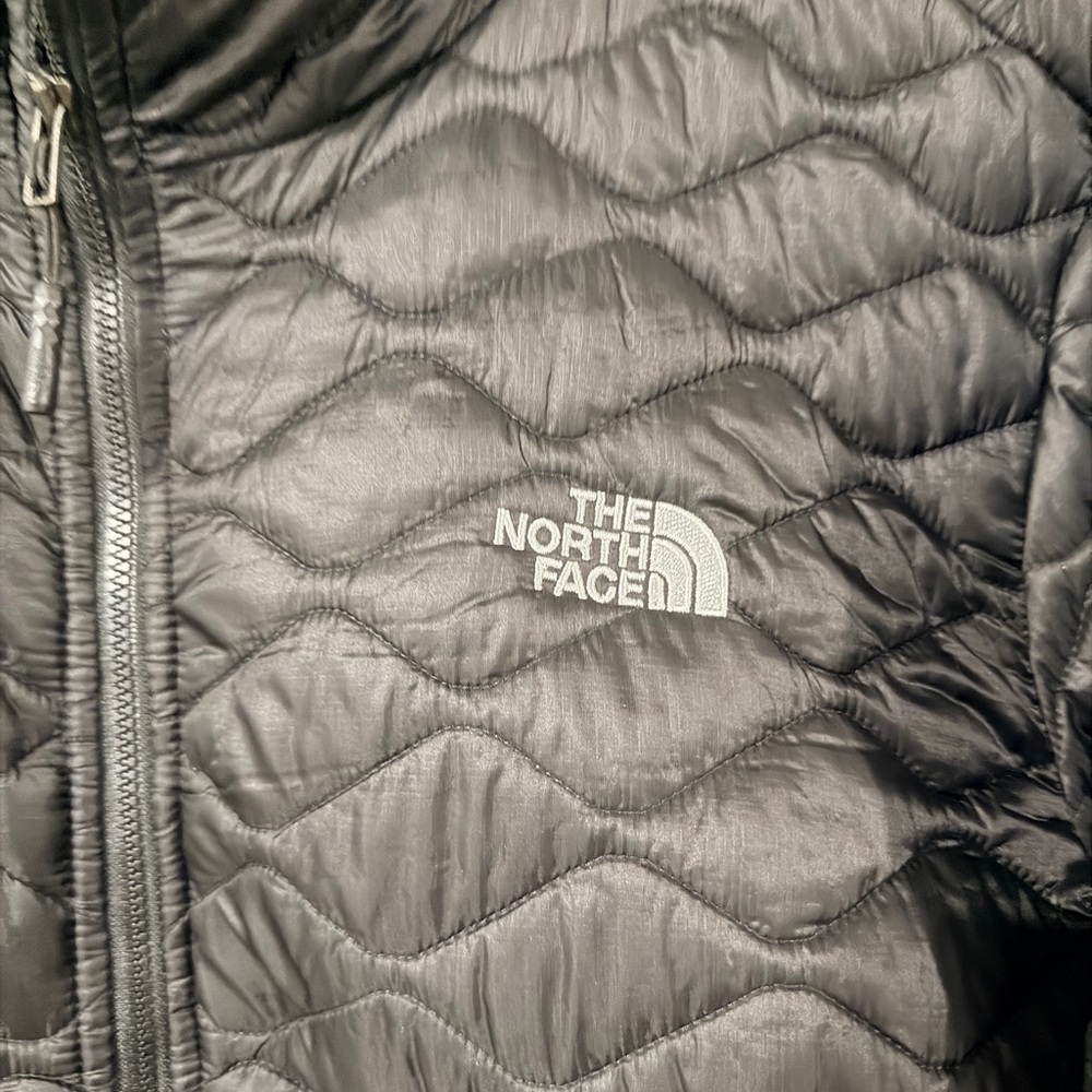 The North Face WOMANS XXL Black THERMOBALL Jacket - Picture 2 of 4